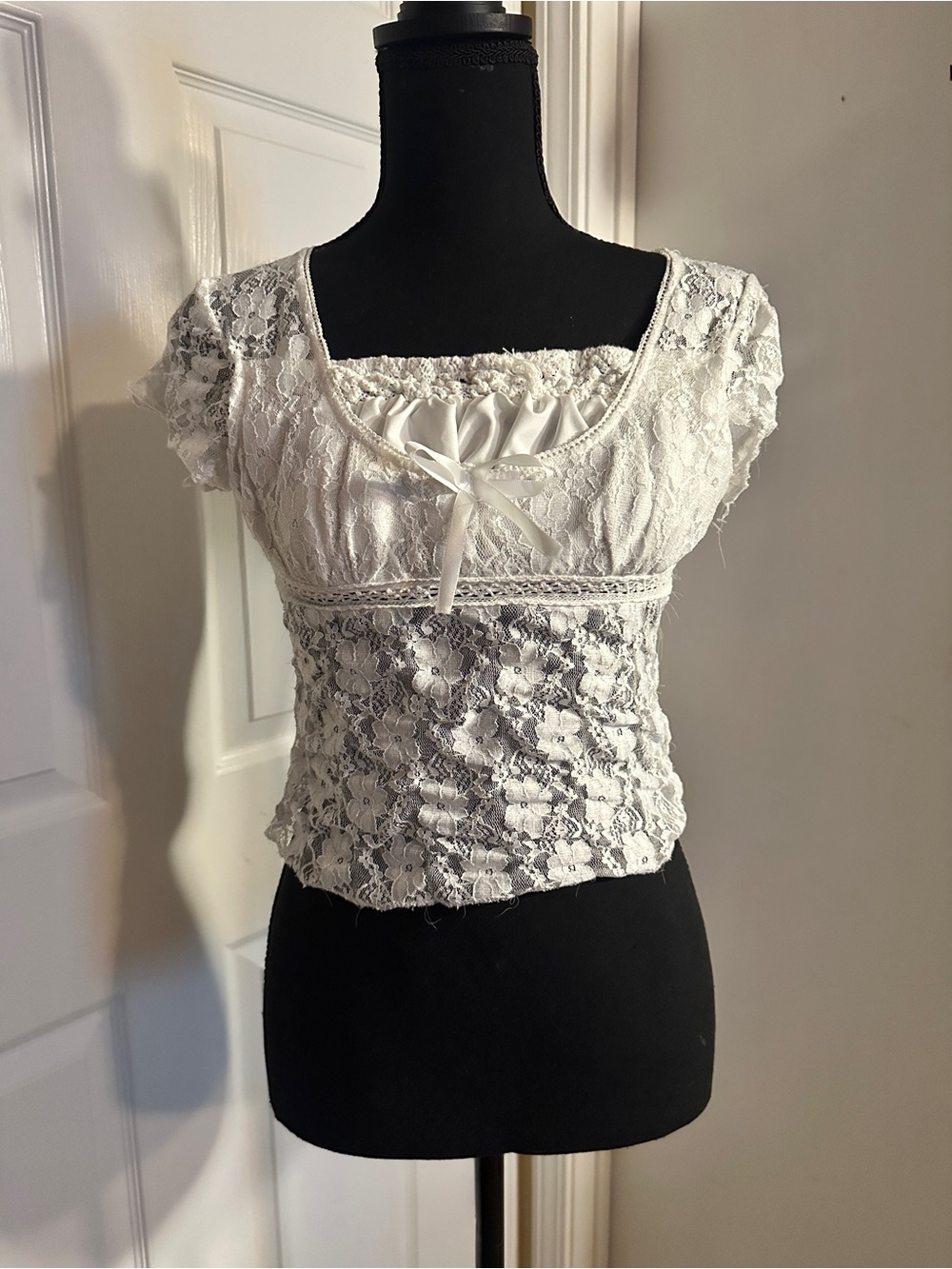 White Lace Short Sleeve Sweetheart Top